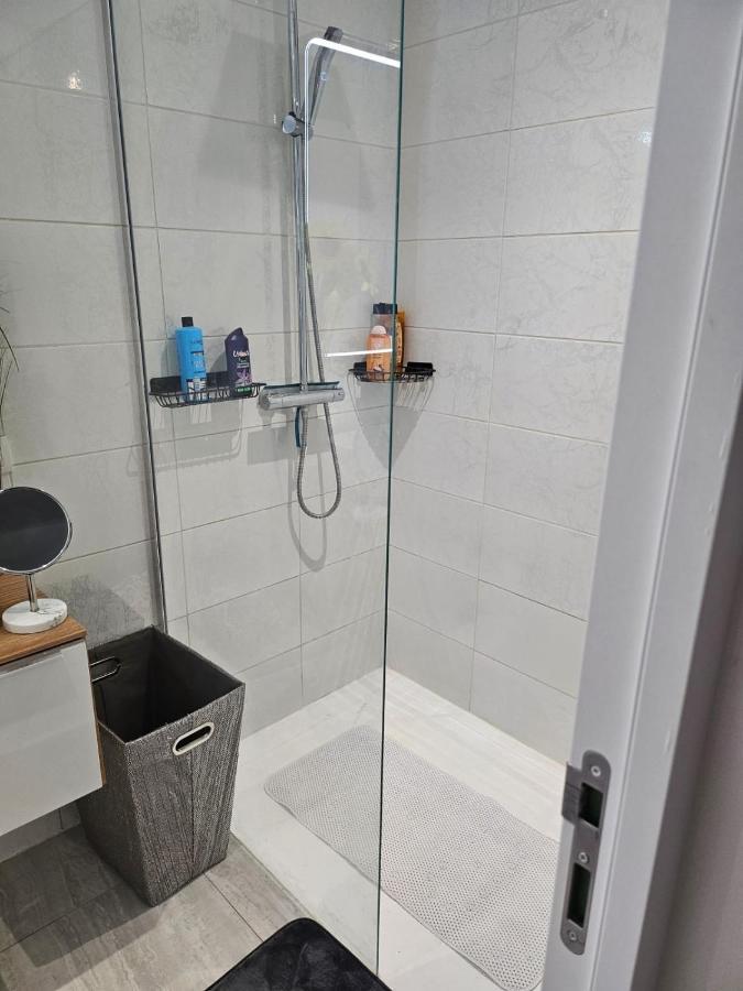 Chez Angela Appartement Avec Terrasse Bbq Et Jacuzzi Fresnes-Sur-Marne Kültér fotó
